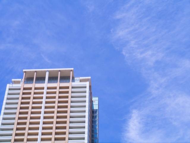分譲マンション、青空
